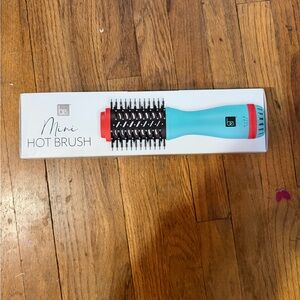 NEW Mini Volumizing Blowout Brush